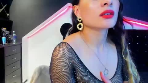 Coral  online show from 02.17.25