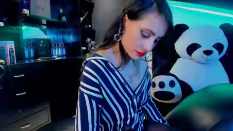 Coral  online show from 02.21.25