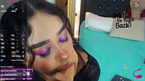 Coraline connected from 10 pm to 6 am Colombia time online show from 12.18.24