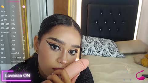 Coraline connected from 10 pm to 6 am Colombia time online show from 03.09.25