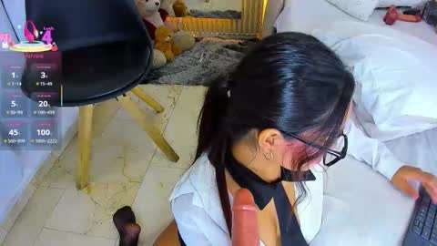 Coraline connected from 10 pm to 6 am Colombia time online show from 11.11.25