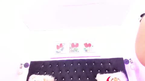 Snapshot of coralinejoness chatting on 10.17.25 Juana Michelle 3 online show from 10.17.25