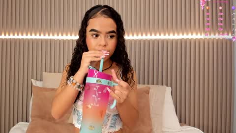 coralineross_ online show from 01.31.25