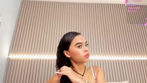coralineross_ online show from 03.03.25