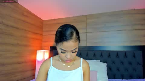 coralineross_ online show from 12.17.25
