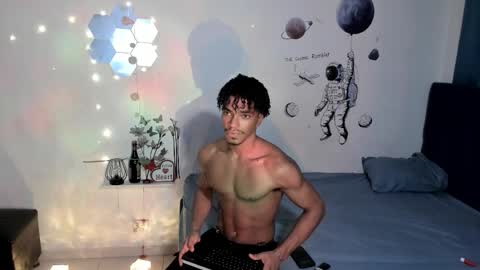 Snapshot of coreyglover chatting on 09.28.25 CoreyGlover online show from 09.28.25