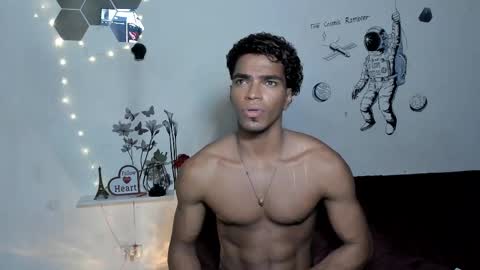 Snapshot of coreyglover chatting on 11.05.25 CoreyGlover online show from 11.05.25