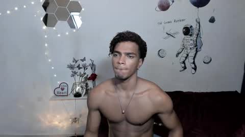 Snapshot of coreyglover chatting on 11.10.25 CoreyGlover online show from 11.10.25