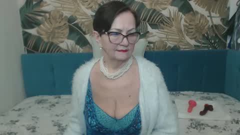 Snapshot of corssika chatting on 02.14.25 corssika online show from 02.14.25