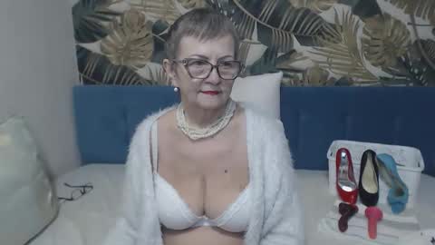 Snapshot of corssika chatting on 02.14.26 corssika online show from 02.14.26