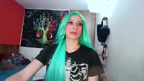 Snapshot of cosmic_crystal chatting on 01.12.25 cosmic_crystal online show from 01.12.25