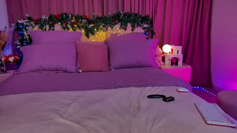 Sia online show from 12.22.24