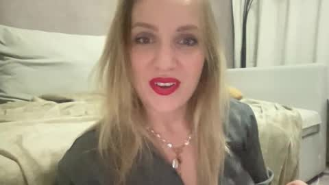 cosmo_blondiee online show from 10.01.25