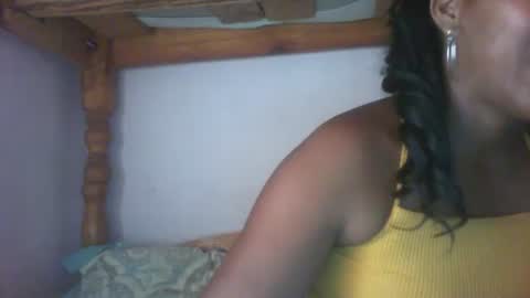 Snapshot of couleur_vanille chatting on 02.05.25 couleur_vanille online show from 02.05.25