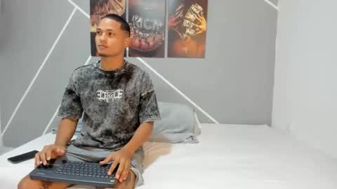 Snapshot of couple777sexy chatting on 04.30.26 Andri online show from 04.30.26
