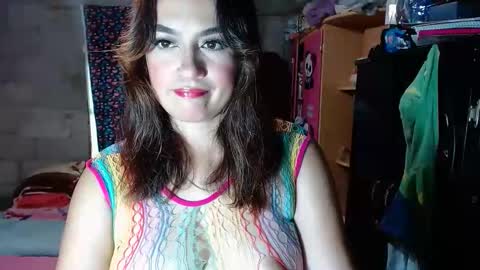 Snapshot of couple_fantasy30 chatting on 10.22.25 Nikol y  tomy online show from 10.22.25