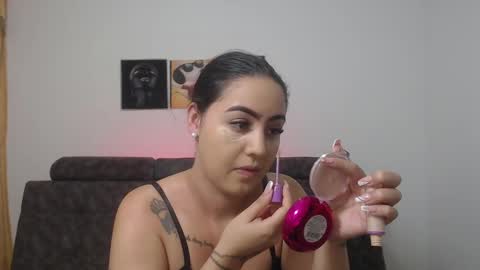 Snapshot of couple_sexandlove chatting on 03.01.25 ALEJANDRO Y EMILY online show from 03.01.25