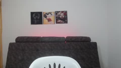 Snapshot of couple_sexandlove chatting on 03.10.25 ALEJANDRO Y EMILY online show from 03.10.25