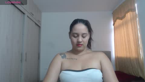 Snapshot of couple_sexandlove chatting on 09.15.25 ALEJANDRO Y EMILY online show from 09.15.25