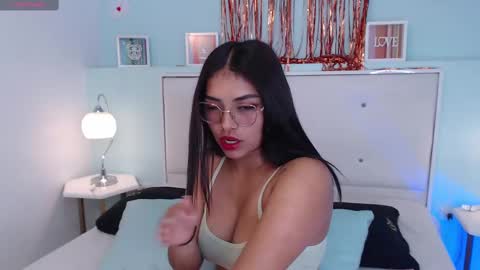 Snapshot of couplecolombia_gh chatting on 02.22.25 lola y juan online show from 02.22.25