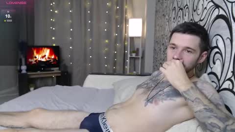 Snapshot of coupleeyes chatting on 11.20.25 Amelia dols online show from 11.20.25