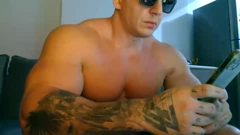 couplemuscle40 online show from 09.23.25