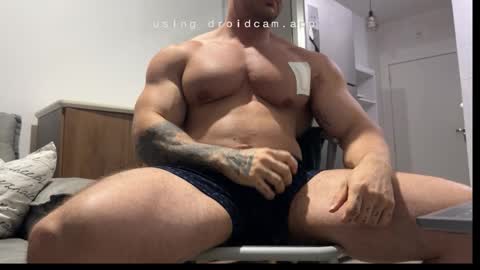 Snapshot of couplemuscle40 chatting on 10.28.25 couplemuscle40 online show from 10.28.25