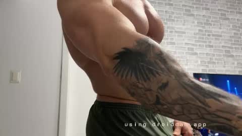 Snapshot of couplemuscle40 chatting on 11.13.25 couplemuscle40 online show from 11.13.25