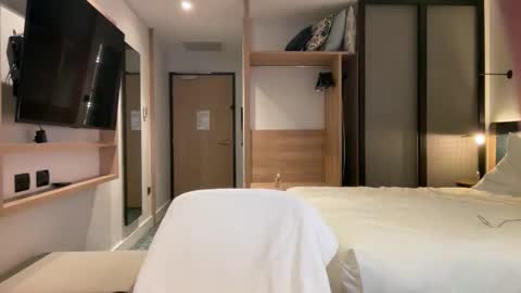 Courtney online show from 10.03.25