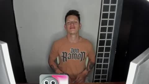 Snapshot of crazy_acouple_donpillo chatting on 10.19.25 crazy_acouple_donpillo online show from 10.19.25