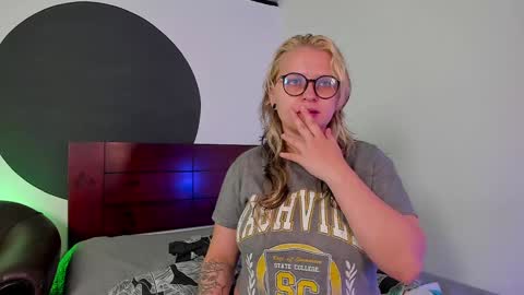 Snapshot of crazy_cakes_ chatting on 12.20.24 Lexie  Rose  online show from 12.20.24