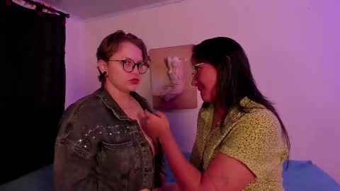 Snapshot of crazy_cakes_ chatting on 12.01.25 Lexie Rose online show from 12.01.25