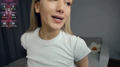 Snapshot of crazy_selfi chatting on 01.18.25 Emma online show from 01.18.25