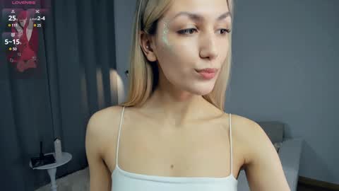 Snapshot of crazy_selfi chatting on 01.27.25 Emma online show from 01.27.25