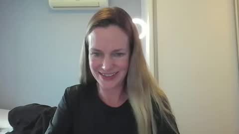 Anny online show from 11.17.25