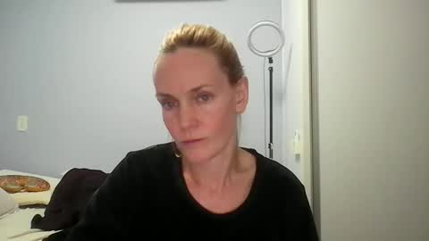 Snapshot of crazyanny chatting on 06.01.26 Anny online show from 06.01.26