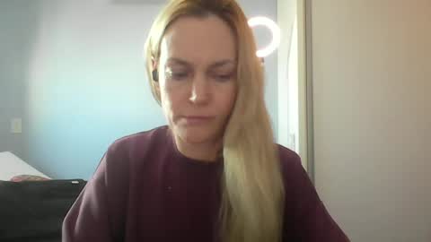 Snapshot of crazyanny chatting on 06.17.26 Anny online show from 06.17.26