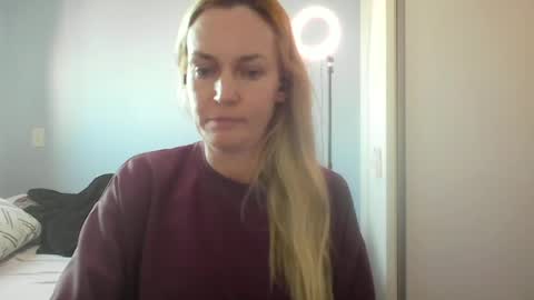 Snapshot of crazyanny chatting on 06.19.26 Anny online show from 06.19.26