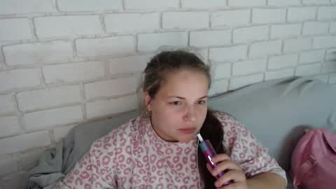 Snapshot of crazyy_girl_ chatting on 10.07.25 Crazyy Girl online show from 10.07.25