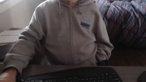 Creamormilk online show from 09.18.25