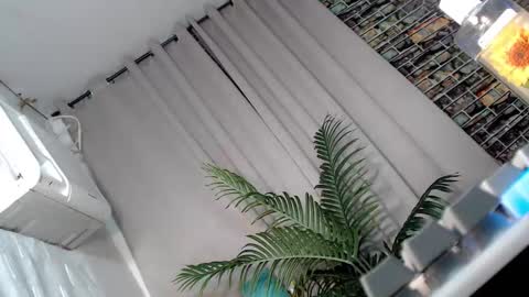 Snapshot of creamy_delilah chatting on 09.21.25 Delilah online show from 09.21.25