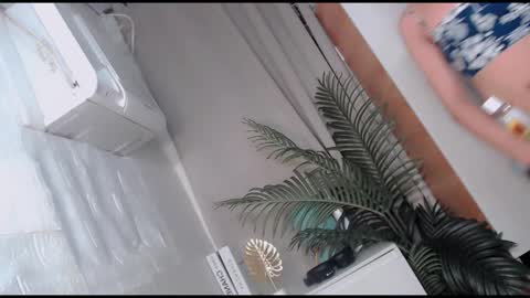 Snapshot of creamy_delilah chatting on 10.14.25 Delilah online show from 10.14.25