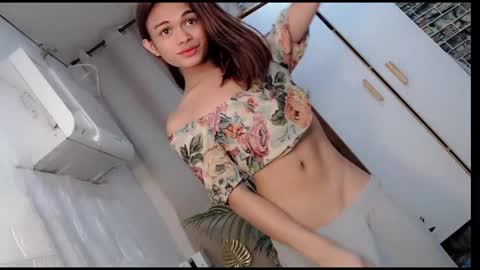 Snapshot of creamy_delilah chatting on 10.26.25 Delilah online show from 10.26.25