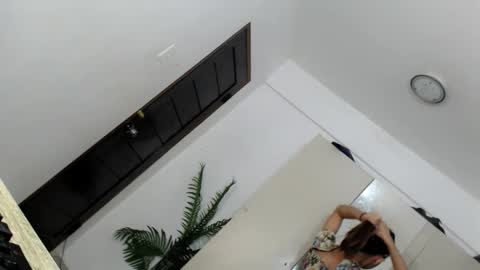 Snapshot of creamy_delilah chatting on 11.23.25 Delilah online show from 11.23.25