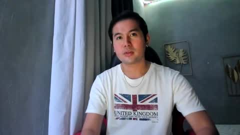 Snapshot of creamynow chatting on 01.04.25 BareCreamyCum online show from 01.04.25