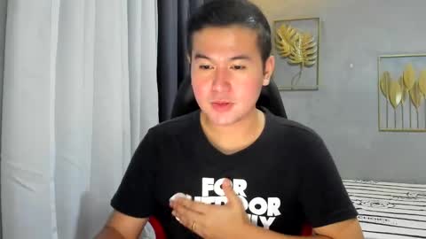 Snapshot of creamynow chatting on 02.11.25 BareCreamyCum online show from 02.11.25