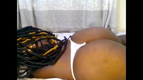 Snapshot of creamypussy15 chatting on 12.19.25 MARY online show from 12.19.25