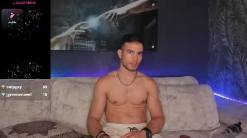 Snapshot of crhistian1_ chatting on 12.17.24 CRHISTIAN online show from 12.17.24