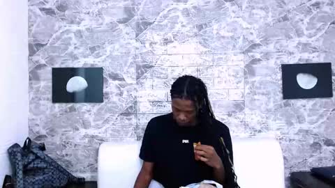 Snapshot of criisbrown_ chatting on 11.15.25 CriisBrown online show from 11.15.25