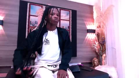 Snapshot of criisbrown_ chatting on 11.19.25 CriisBrown online show from 11.19.25